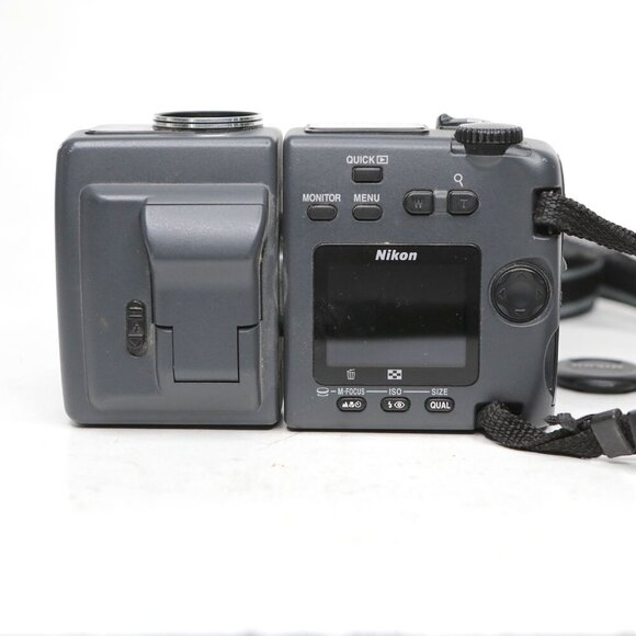 Vintage Nikon CoolPix 995 3.3MP Digital Camera Digicam Y2K Photography Travel - Picture 3 of 16